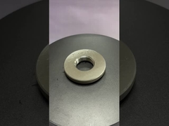 Chiếc nhẫn và cắm cắm